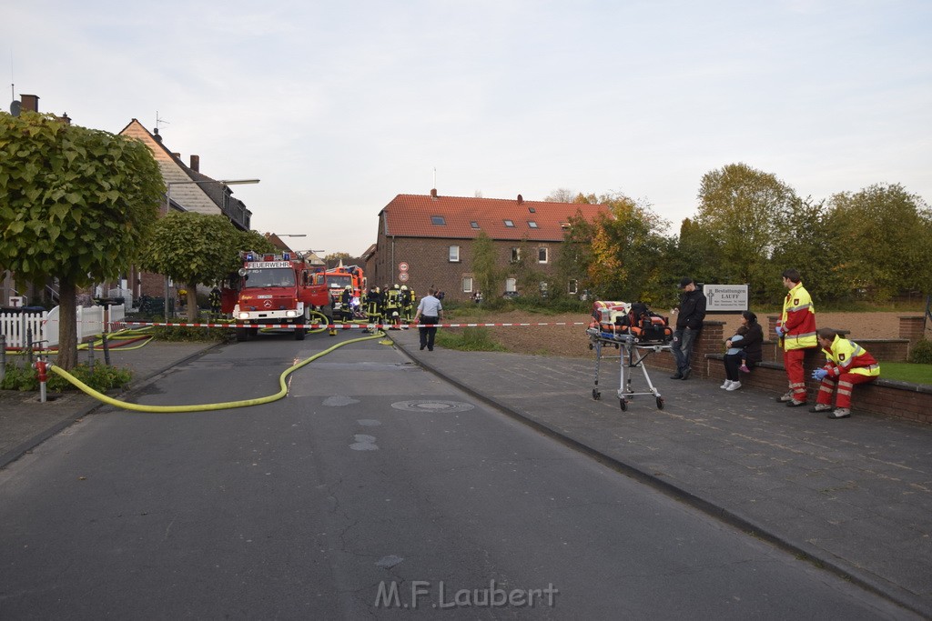 Feuer 2 Vollbrand Reihenhaus Roggendorf Berrischstr P143.JPG - Miklos Laubert